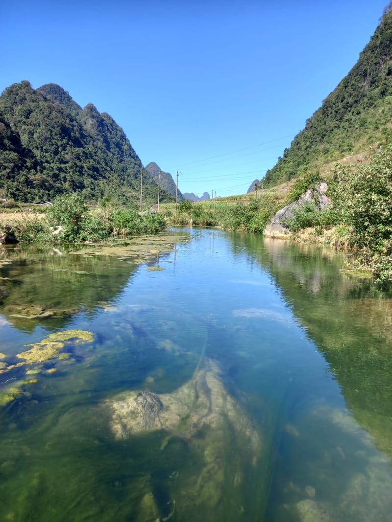Day 4: Trekking Ma Pi Leng Pass – Tu San Alley – Lung Cu Flag Pole
