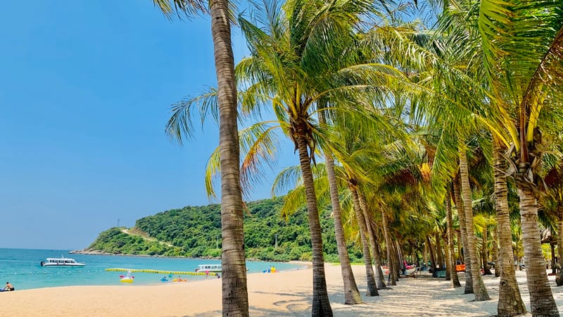 10:30 – Transfer to Bai Ong Beach