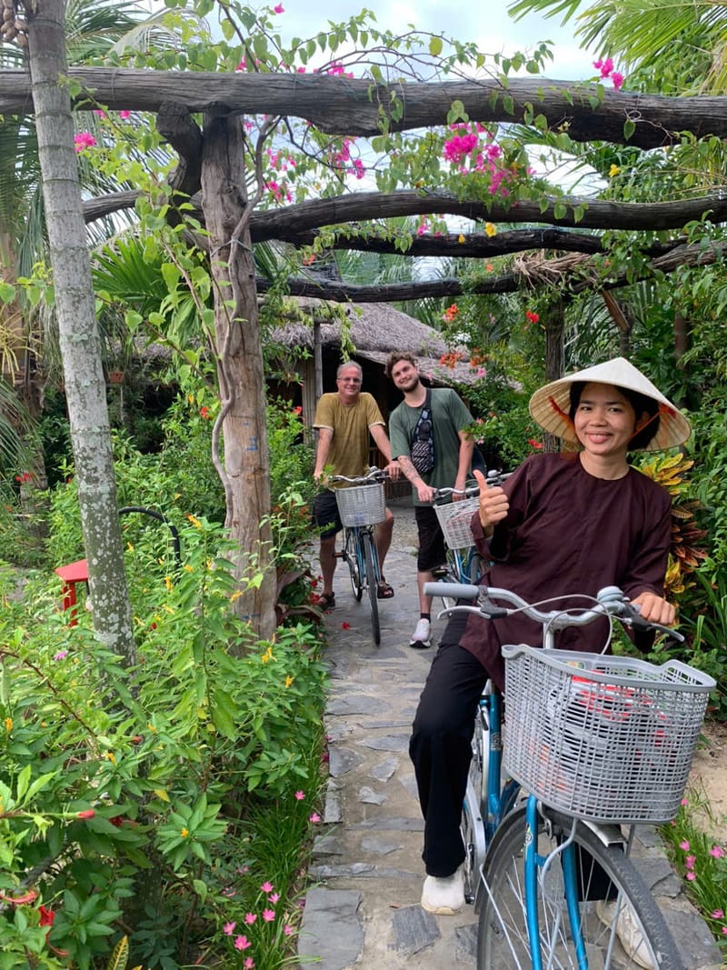 Hoi An Cycling, Local Market & Basket Boat Adventure