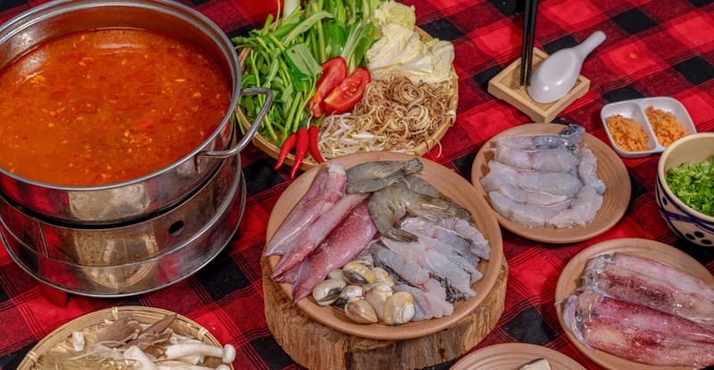 12:00 – Seafood Lunch and Relaxation at Bai Ong