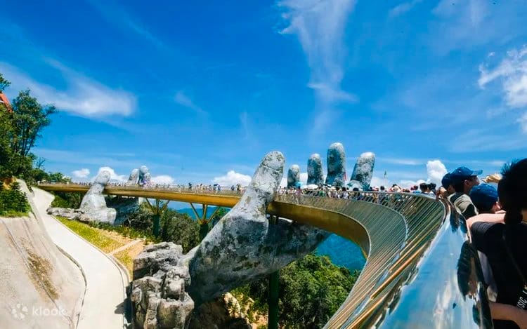 Private Car Transfer: Da Nang to Ba Na Hills & Golden Bridge