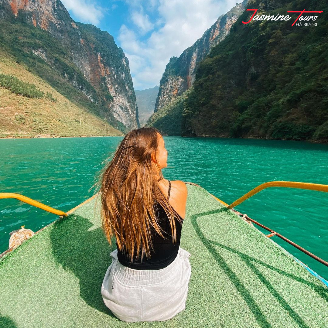 Day 3: Nho Que River Boat Tour