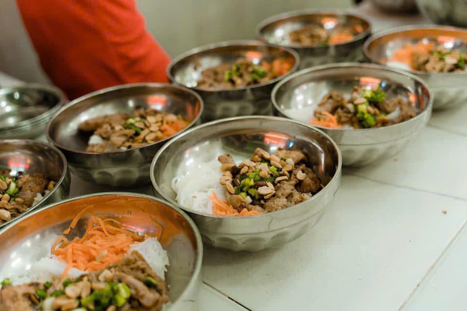 Bún Thịt Nướng (Vietnamese noodles with BBQ pork)