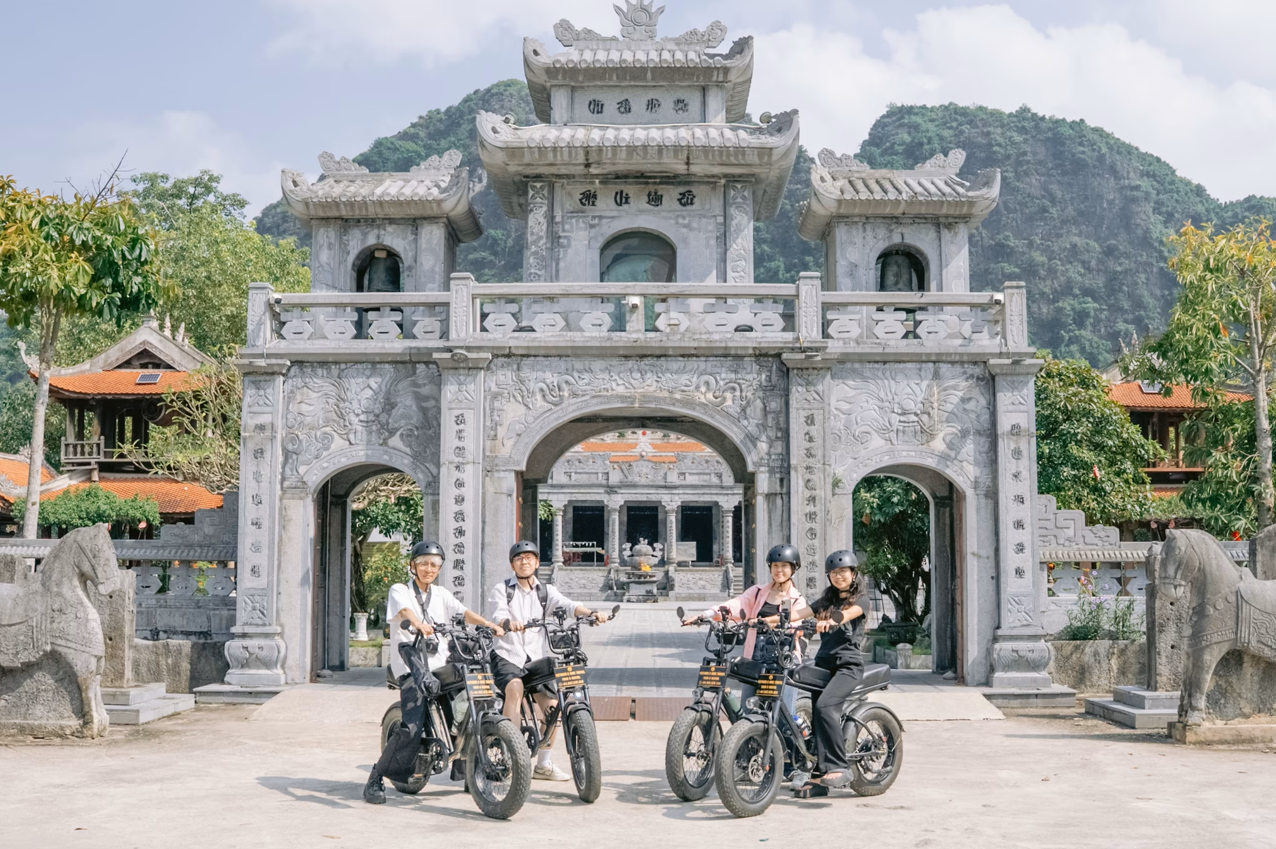 Visit Thai Vi temple