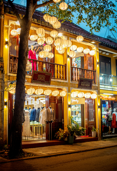 DAY 4: HA LONG BAY – HANOI – DA NANG - HOI AN		        		 (B/L/-)