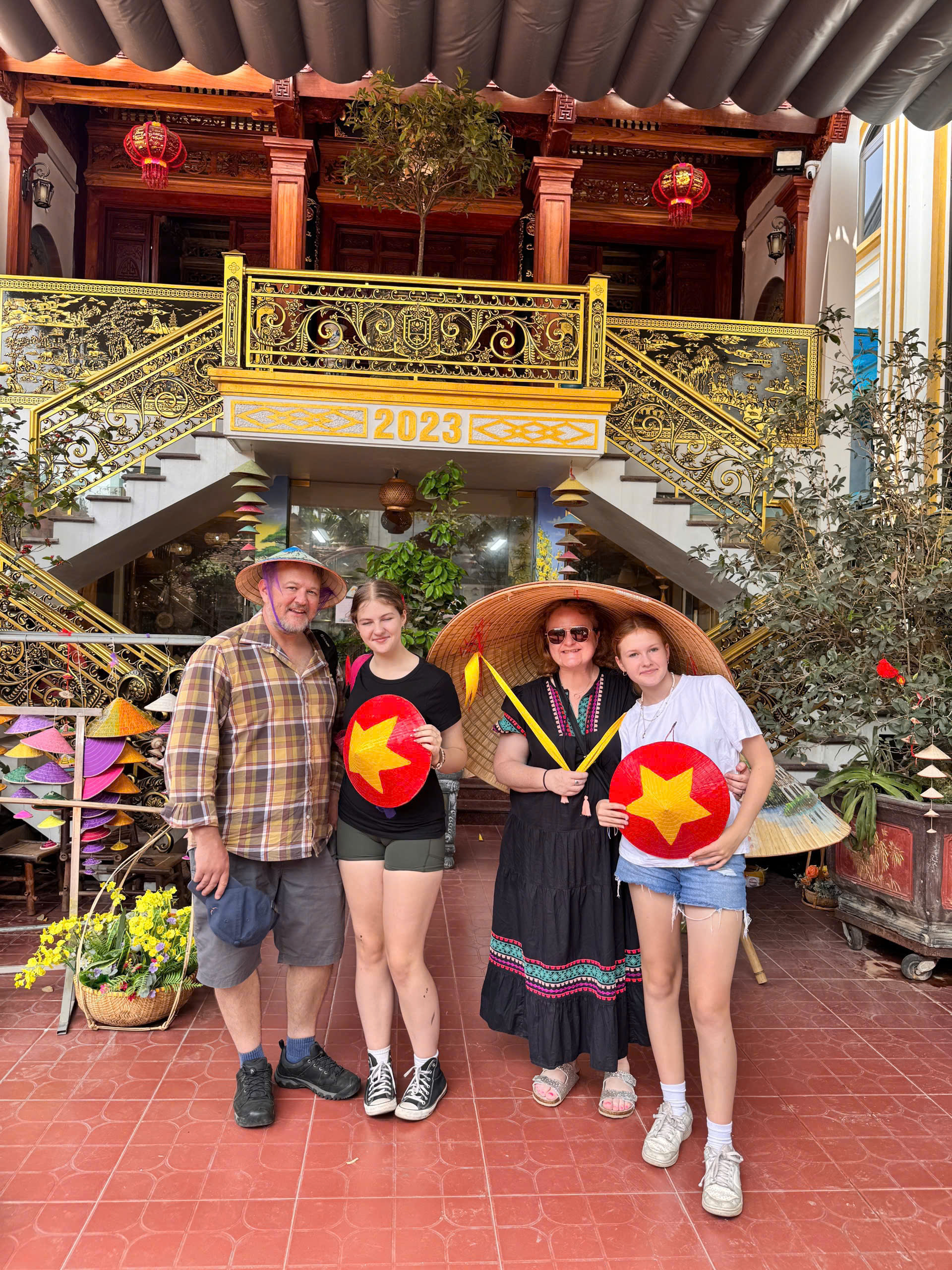Hanoi: Conical Hat & Incense Craft Villages- Full Day Tour with Lunch