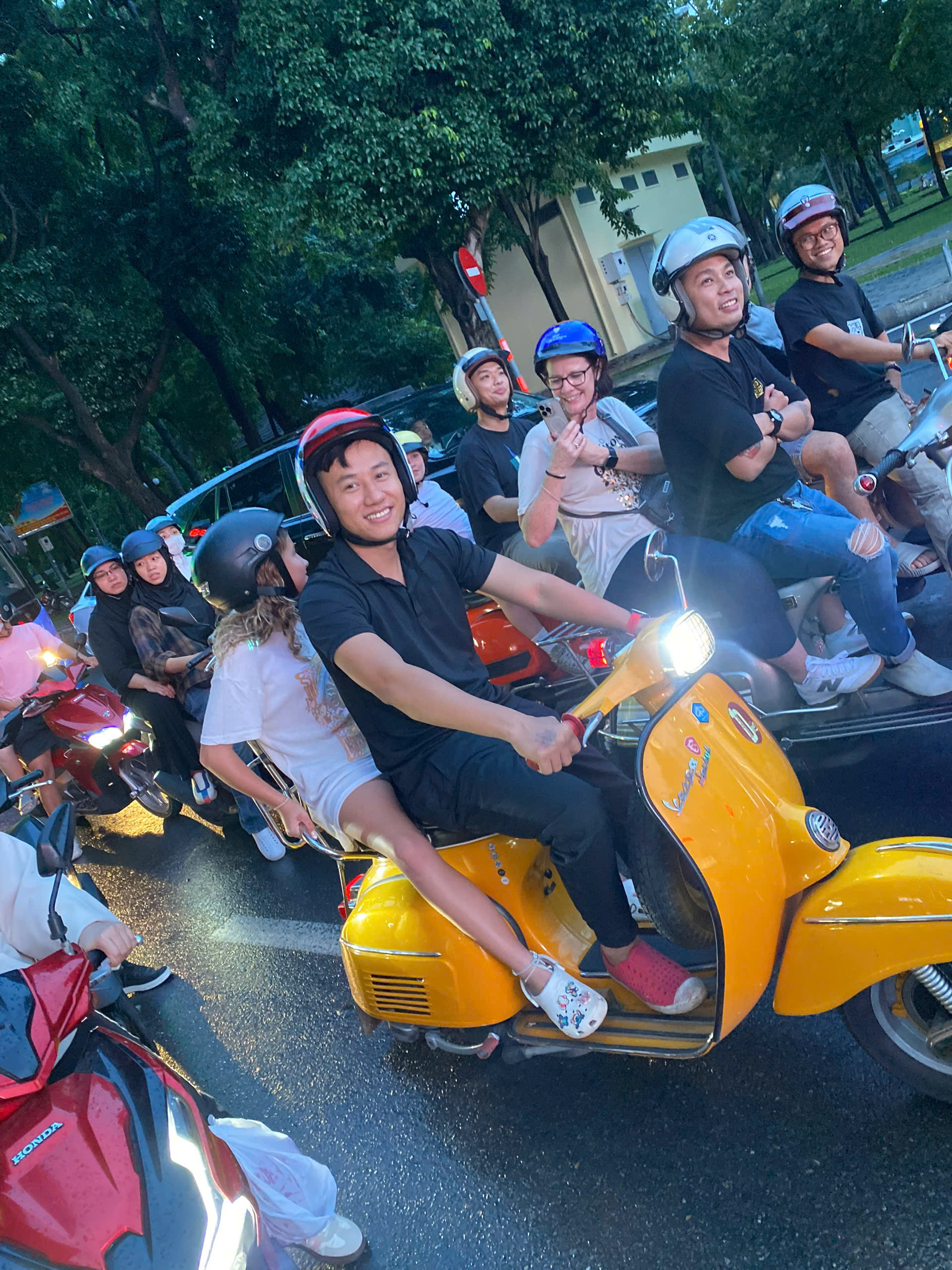 SAIGON NIGHT STREET FOOD VESPA TOUR