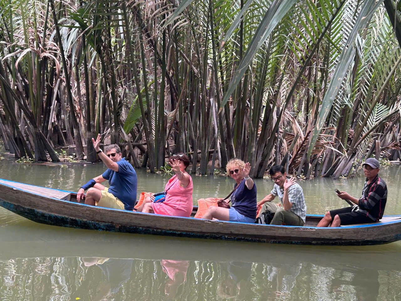 Hidden Canals & Local Flavours