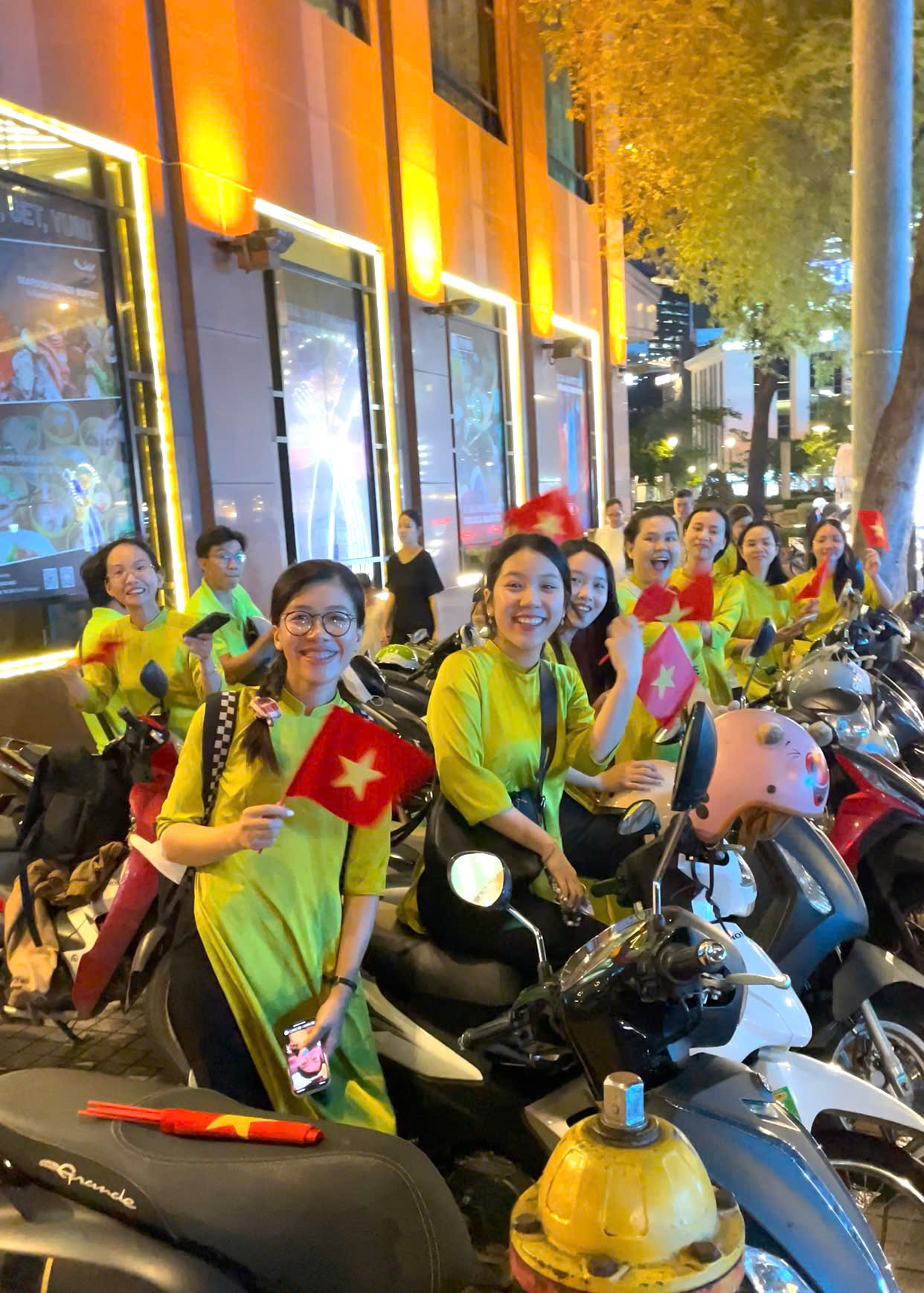 Local Street Food Tour By Night on Scooters