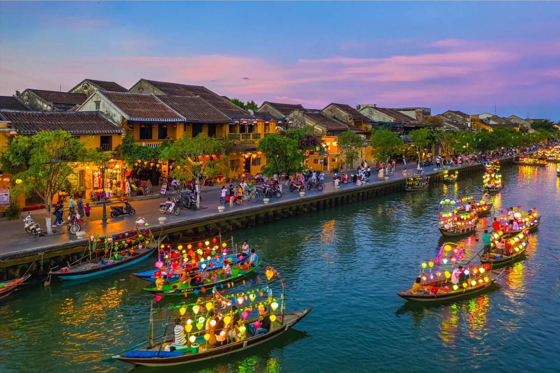 Boat Ride Ticket and Release Lantern at Hoai river in Hoi An