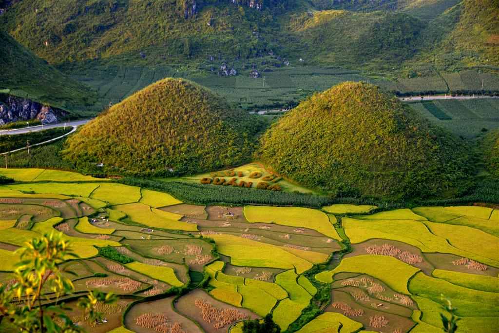 Day 1: Ha Giang - Tam Sơn (Fairy Bosom Twin Mountains – Tam Son)