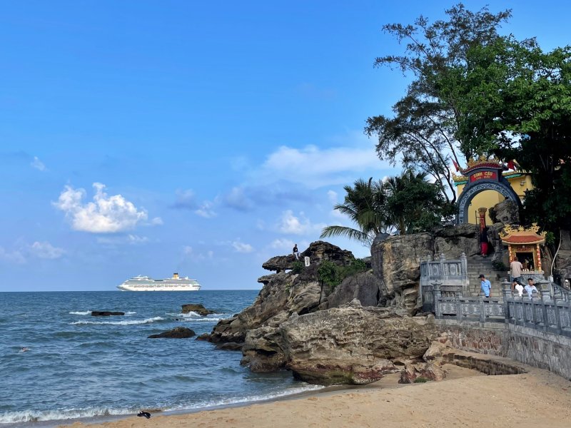 Early start, by the sea — Dinh Cau & Bach Dang waterfront