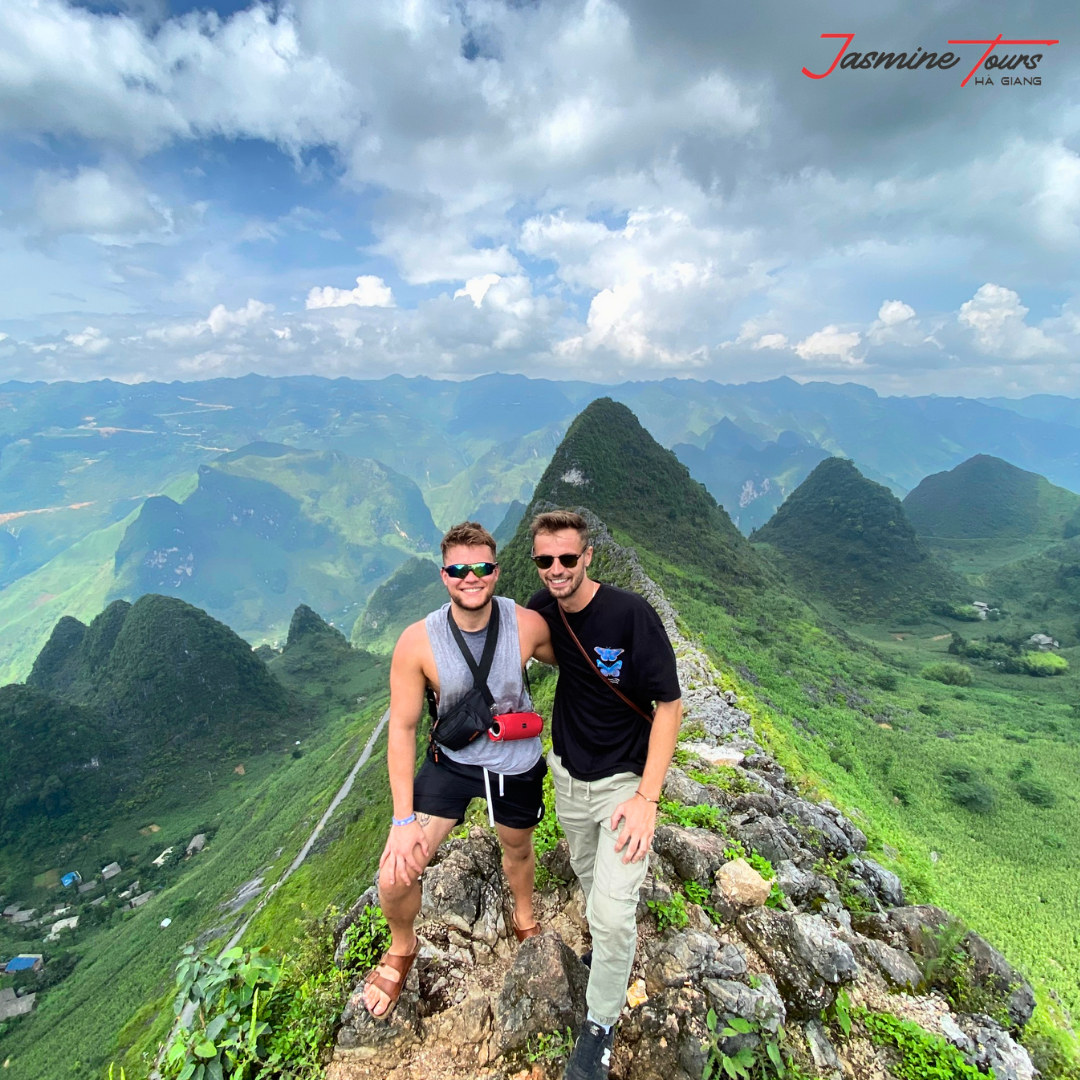 Day 2: Ma Pi Leng Pass – Legendary Mountain Pass